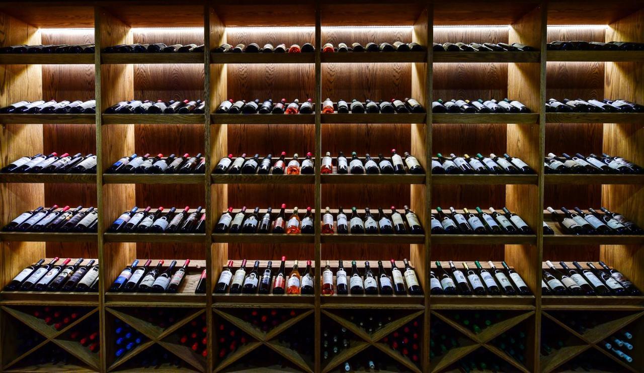 Gudauri Lodge Dış mekan fotoğraf Wine bottles in a wine rack
