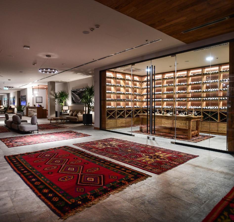 Gudauri Lodge Dış mekan fotoğraf Wine cellar