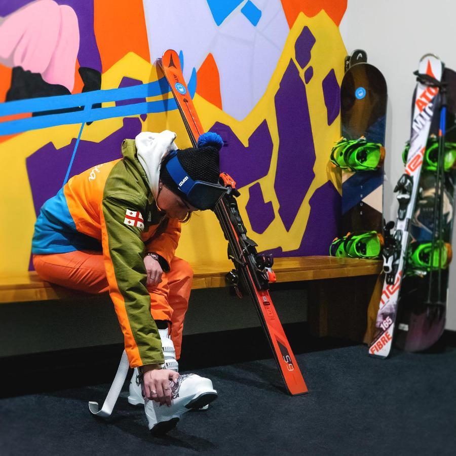 Gudauri Lodge Dış mekan fotoğraf A skier preparing to go on the slopes